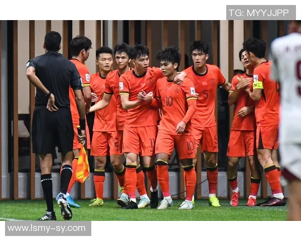 足球巨星的传奇征程与成就解析:从早期拼搏到巅峰时刻的光辉历程 足球巨星的传奇征程与成就解析:从早期拼搏到巅峰时刻的光辉历程