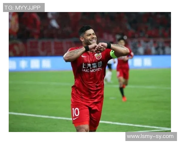 足球退役球星因场上咬人事件引发争议重新回到公众视野